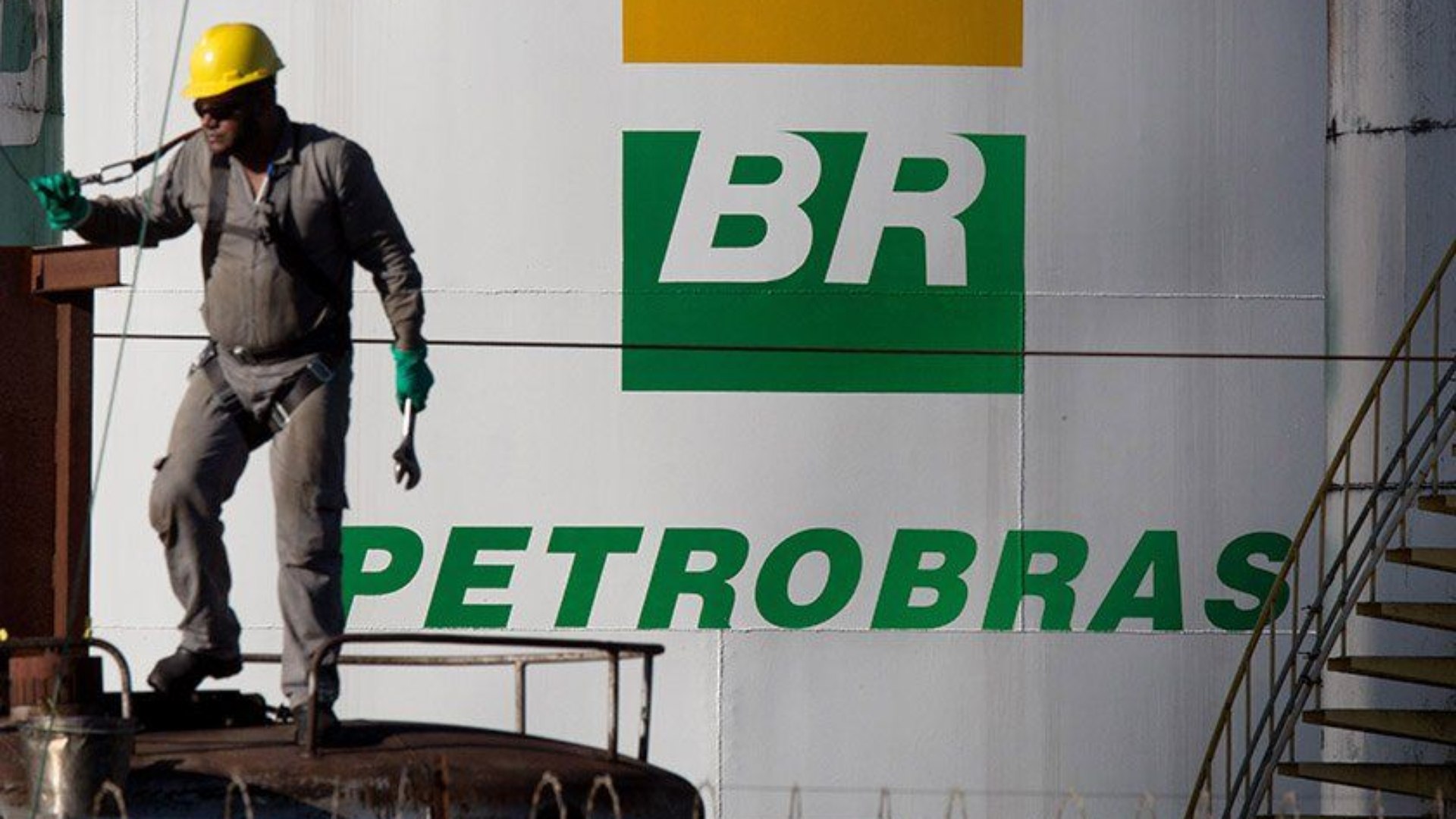 Petrobras faz funcionários positivos para Covid-19 trabalharem